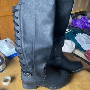 NEVER WORN !!!Women’s Riding boots. Calf length black
